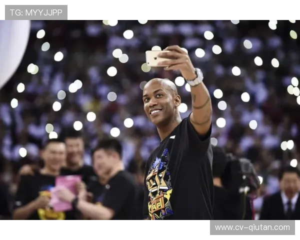 CBA京粤大战中场表演：人形机器人舞蹈秀吸睛